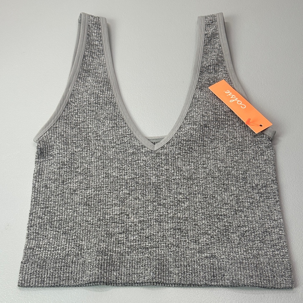 Colsie Heather Gray Ribbed V-Neck Lounge Tank & Shorts Set - Picture 3 of 11